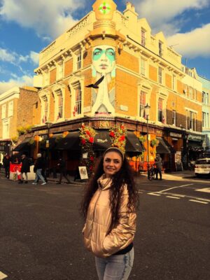 Kavita Ghai Instagram - Christmas may have packed up its lights, but the magic stays on because a brand new year is about to begin🎄✨