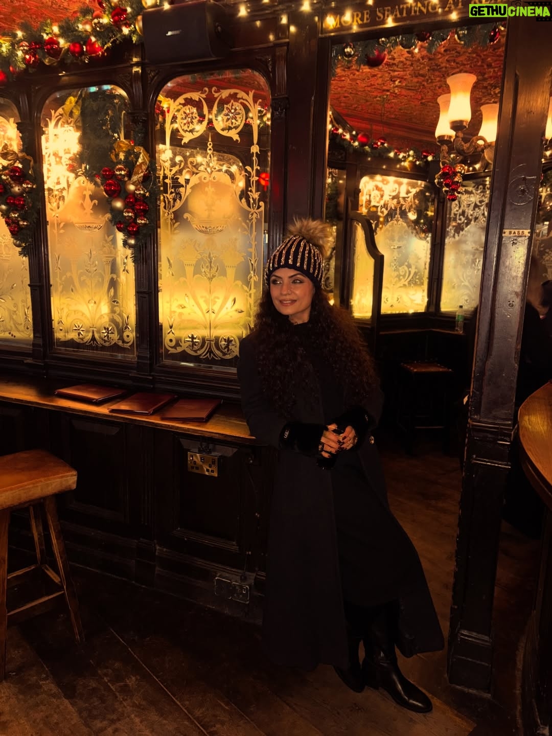 Kavita Ghai - 1.2K Likes - Christmas may have packed up its lights, but the magic stays on because a brand new year is about to begin🎄✨