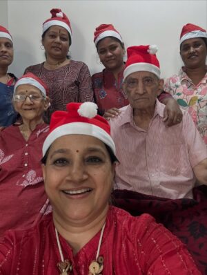 Kavita Seth Instagram - Merry Christmas! Celebrating with parents , friends and staff