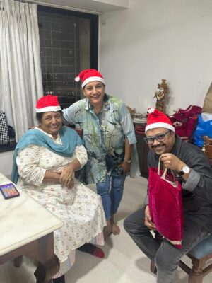 Kavita Seth Instagram - Merry Christmas! Celebrating with parents , friends and staff