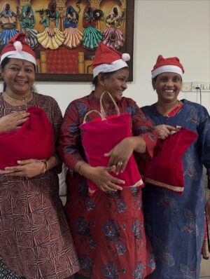 Kavita Seth Instagram - Merry Christmas! Celebrating with parents , friends and staff