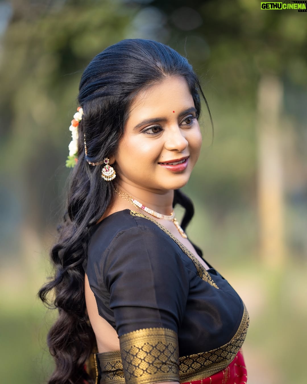 Kavyashree Gowda - 14.1K Likes - Saree vibes only ❤️✨ 
.
PC : @rainbow_photography_official 
.
Saree : @sulakshmisilks 
.
Stylist: @_sagittarianb 
Mua : @makeupbymamathanaidu 
Hairstyle : @varshagowda_hairstylist 
.
.
#kavyashreegowdaofficial #ksg #mysoresilk #saree #shree #love #southindian #actress