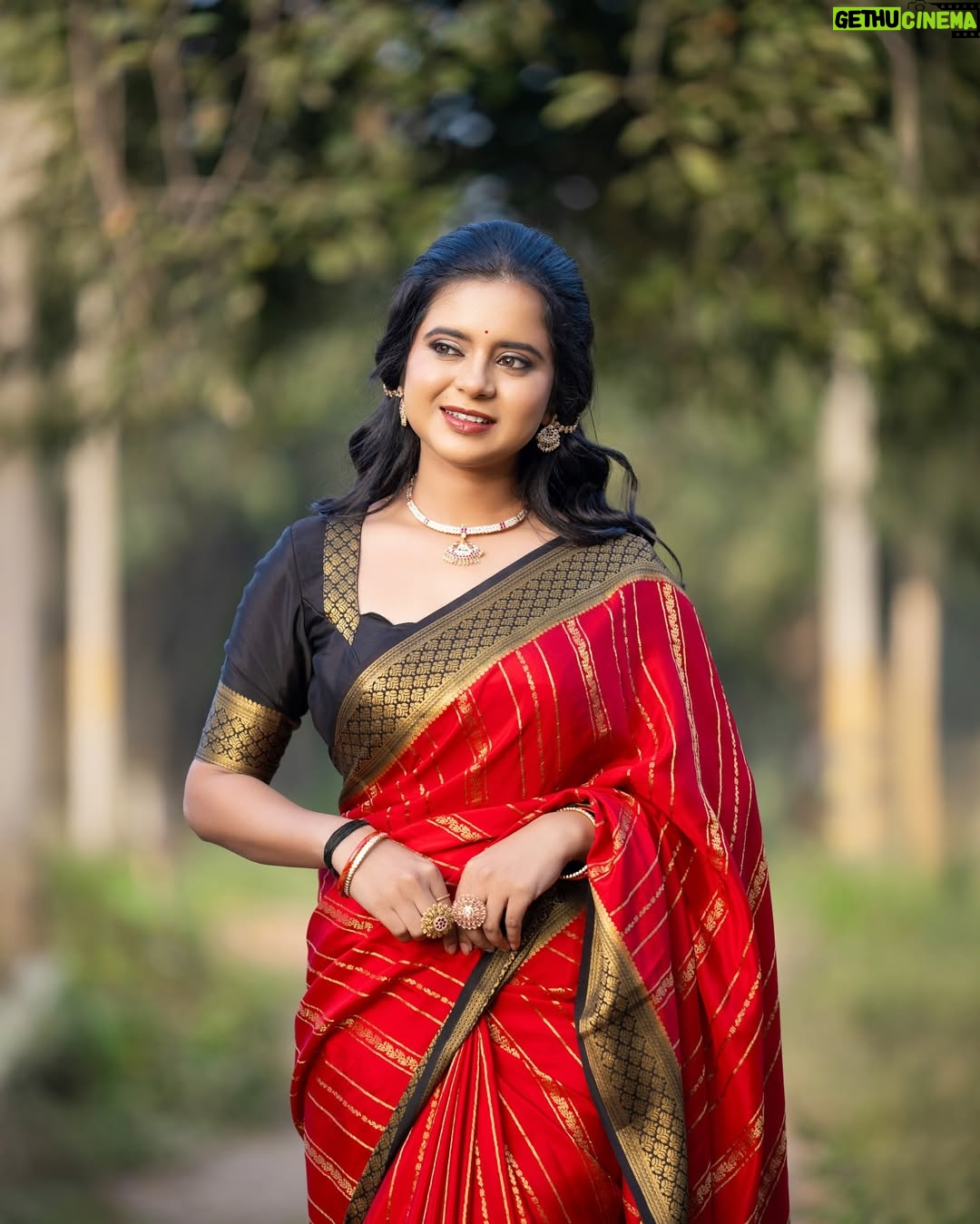 Kavyashree Gowda - 14.1K Likes - Saree vibes only ❤️✨ 
.
PC : @rainbow_photography_official 
.
Saree : @sulakshmisilks 
.
Stylist: @_sagittarianb 
Mua : @makeupbymamathanaidu 
Hairstyle : @varshagowda_hairstylist 
.
.
#kavyashreegowdaofficial #ksg #mysoresilk #saree #shree #love #southindian #actress