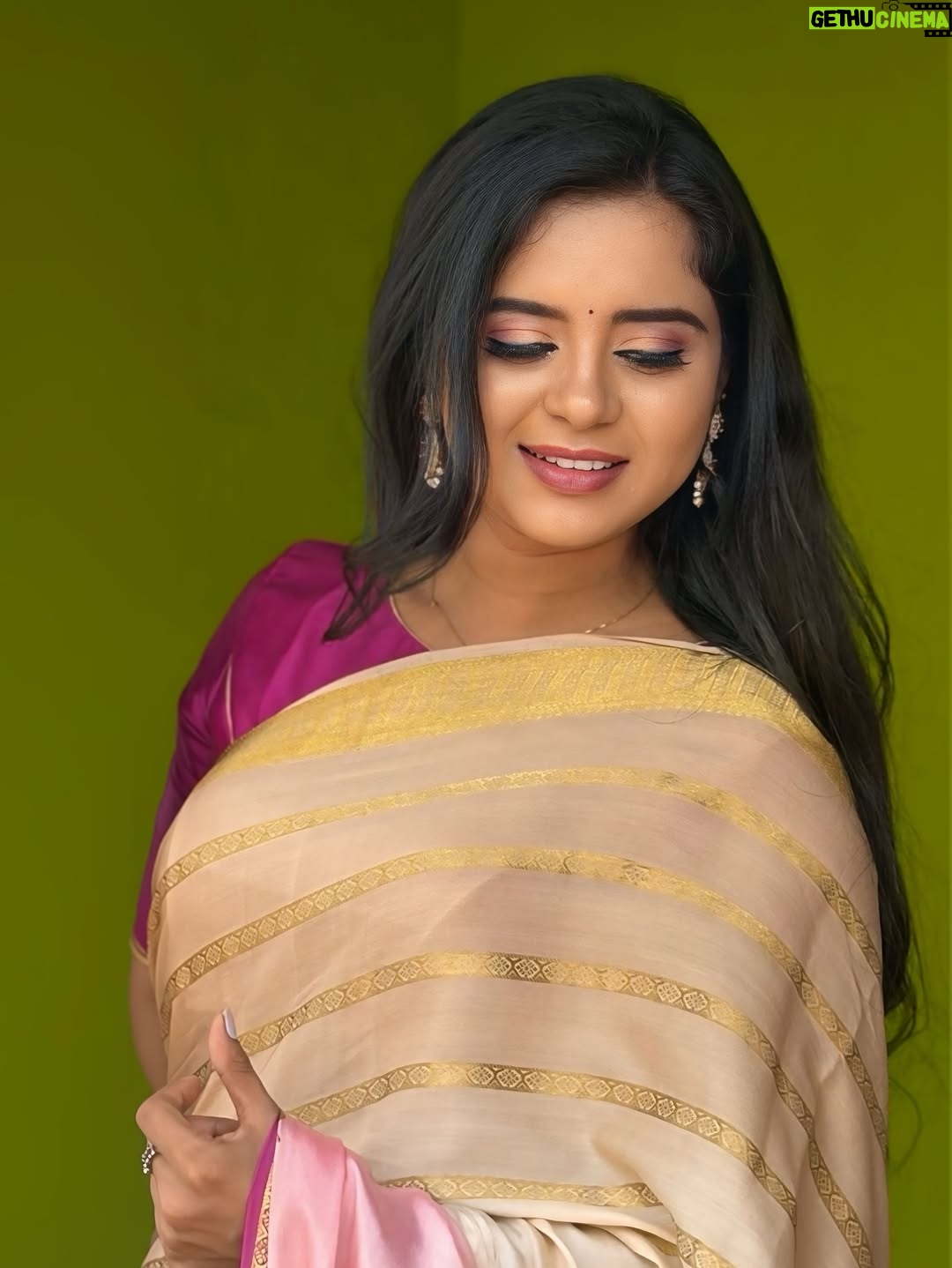 Kavyashree Gowda - 8.6K Likes - Gowri 😍
.
Mandya ❤️
.
#gowri #kavyashreegowdaofficial #love #gowri❤️ #mangalagowrimaduve😘♥️ #bbk #bigboss9