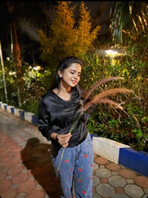 Kavyashree Gowda Instagram - 🖤✨ 
.
.
#kavyashreegowda #gowri #mangalagowri #moon #love #ksg
