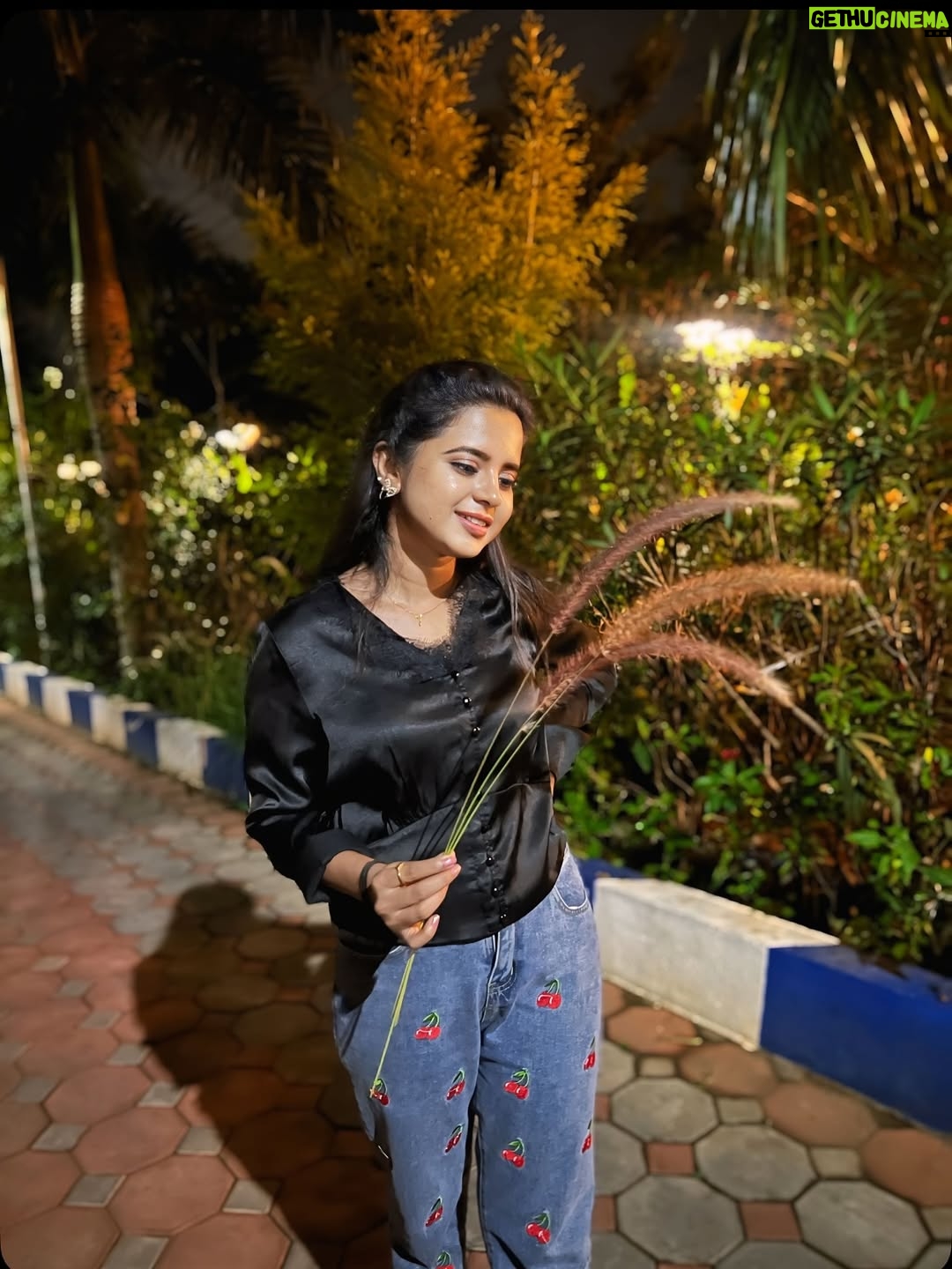 Kavyashree Gowda - 8K Likes - 🖤✨ 
.
.
#kavyashreegowda #gowri #mangalagowri #moon #love #ksg