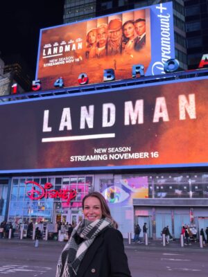 Kayla Wallace Instagram - A big pinch me moment✨@landmanpplus 

@paramountplus