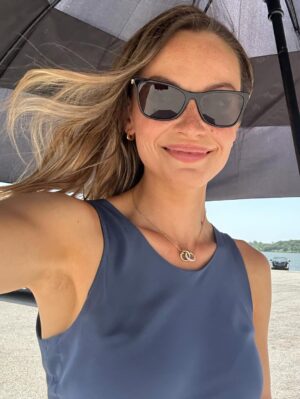 Kayla Wallace Instagram - @landmanpplus season 2 finale is so close you can taste it. I love being a part of this show and I feel so lucky we get to do this all over again 🤎