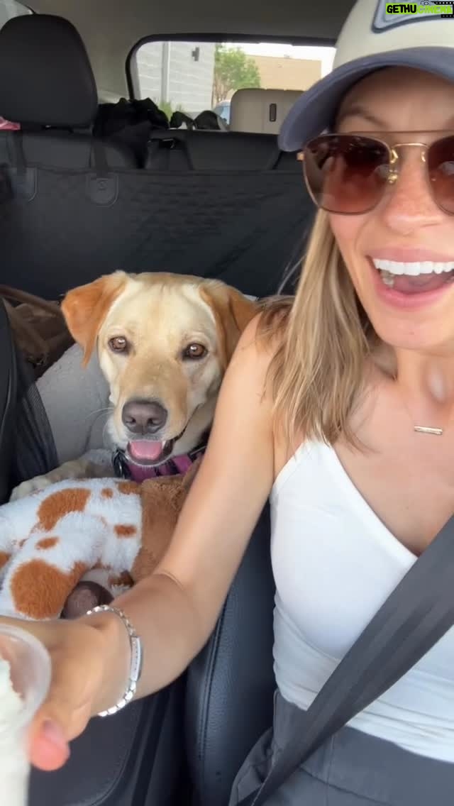 Kayla Wallace - 20.9K Likes - It’s been a wonderful year with these two.
Now our pack is growing 🐾
