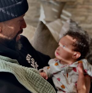 Kellee Stewart Instagram - When your Uncle makes you laugh your diaper off! @affioncrockett Comedy Legend. Elite Uncleā¤ļø
Uncle Affion took a cross country flight and a two hour drive to meet his newest fan! We love you Uncle A! Since Day ONE! Thanks for the presents, the prayers, and the love. š
#UncleAffion #UncleGang #DayOne #HappyNewYear