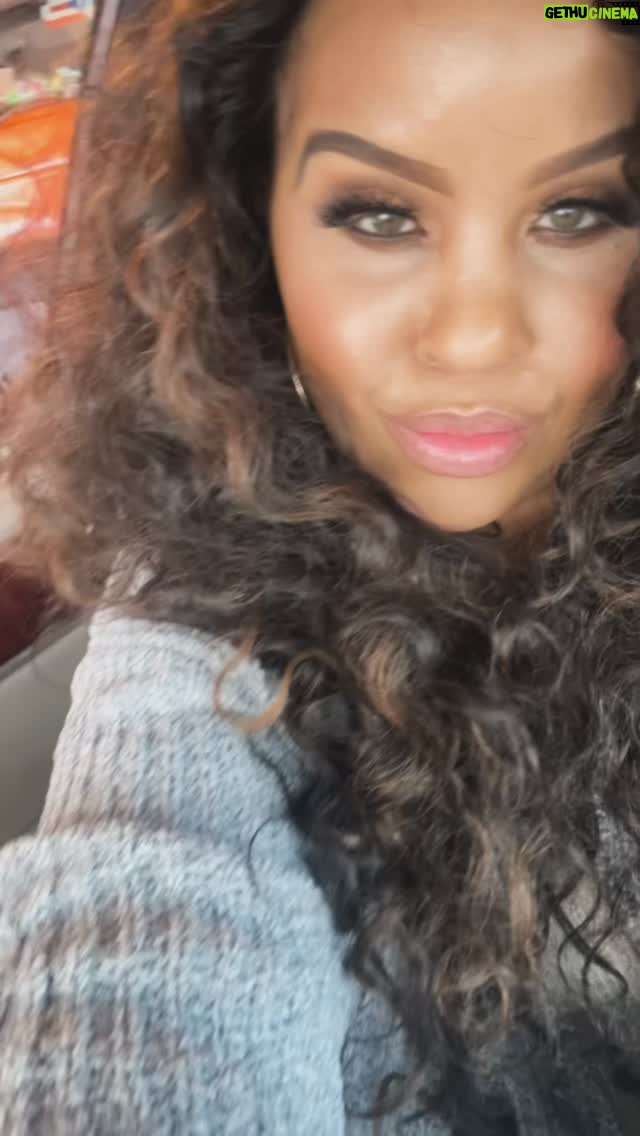 Kellee Stewart - 2K Likes - In case y’all forgot… 🤏🏾

#mamastillgotit #mama  #staytuned #storytime 
Makeup by @jacenbowman
