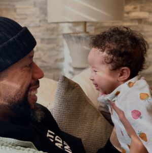 Kellee Stewart Instagram - When your Uncle makes you laugh your diaper off! @affioncrockett Comedy Legend. Elite Uncleā¤ļø
Uncle Affion took a cross country flight and a two hour drive to meet his newest fan! We love you Uncle A! Since Day ONE! Thanks for the presents, the prayers, and the love. š
#UncleAffion #UncleGang #DayOne #HappyNewYear