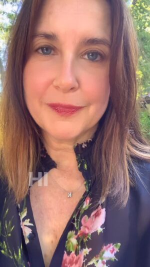 Kellie Martin Instagram - Today is my birthday! 50! Go hug someone (person, dog, goat, pig) and tell them it’s from me!