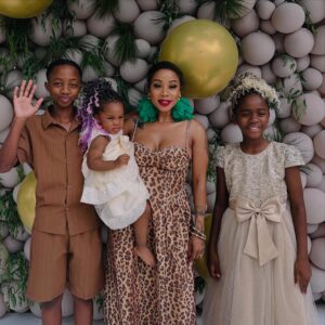 Kelly Khumalo Instagram - Ingonyamakazi namaWundlu 🐆 #TheKhumaloXmas