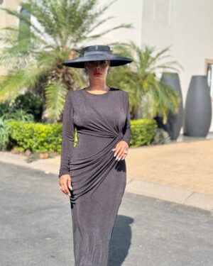 Kelly Khumalo Instagram - Liyageza leKhehla malifuna….. Forty does come with its PERKS…. If you know what I mean 🤟🏾🐆