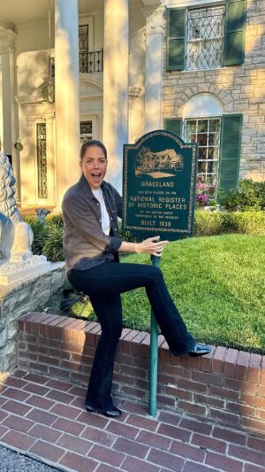 Kelly Thiebaud Instagram - This past weekend, I had a really great time in Memphis with my cast mates and our awesome GH fans. Came for the event. Left with Elvis’ spirit, a deeper understanding of history, and a full heart. Memphis, you’re something special. Thank you to all the fans who came to see us! Yall are the best!