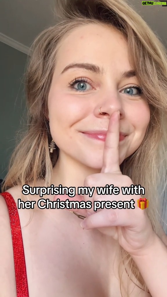 Kendra - 57.5K Likes - Merry Christmas ya filthy animals 🤪 

#reel #instareel #funny #couplegoals #merrychristmas #surprise