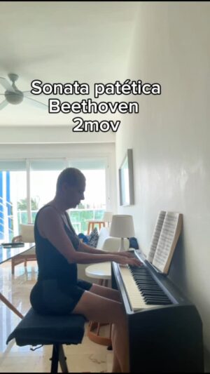 Kenia Gascón Instagram - Sonata Patética Beethoven, mov 2, segunda versión. Como pueden ver va mejorando!
