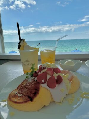 Kenix Kwok Ho-Ying Instagram - 這麼好的天氣，絕對要跟陽光玩遊戲！☀️☀️☀️
#osaka 
#awajiisland 
#幸福pancake