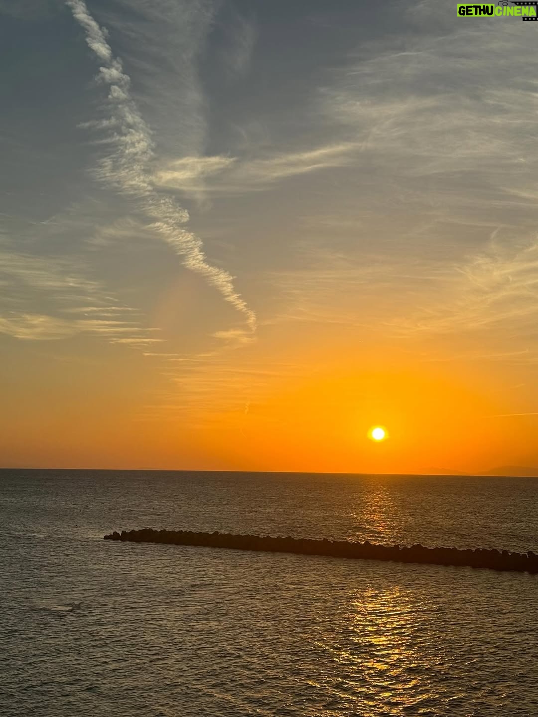Kenix Kwok Ho-Ying - 10.1K Likes - 這麼好的天氣，絕對要跟陽光玩遊戲！☀️☀️☀️
#osaka 
#awajiisland 
#幸福pancake