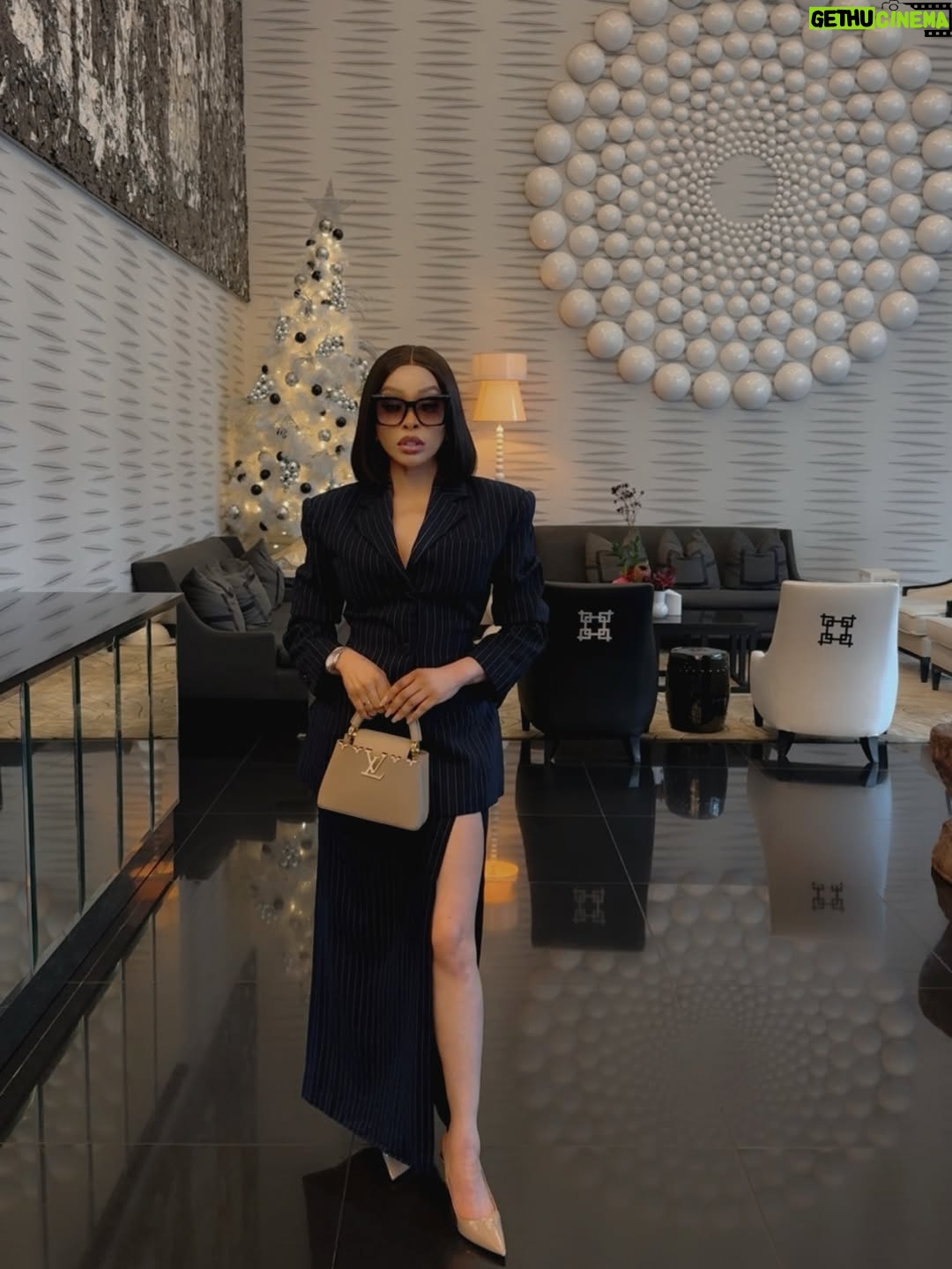 Khanyi Mbau - 12.1K Likes - It was such a pleasure speaking at the Afri - Master class , thank you for the opportunity. Abundance 🫴🏽🤍✨

Suit: @meshki 
Bob: @majestic_premium_collection