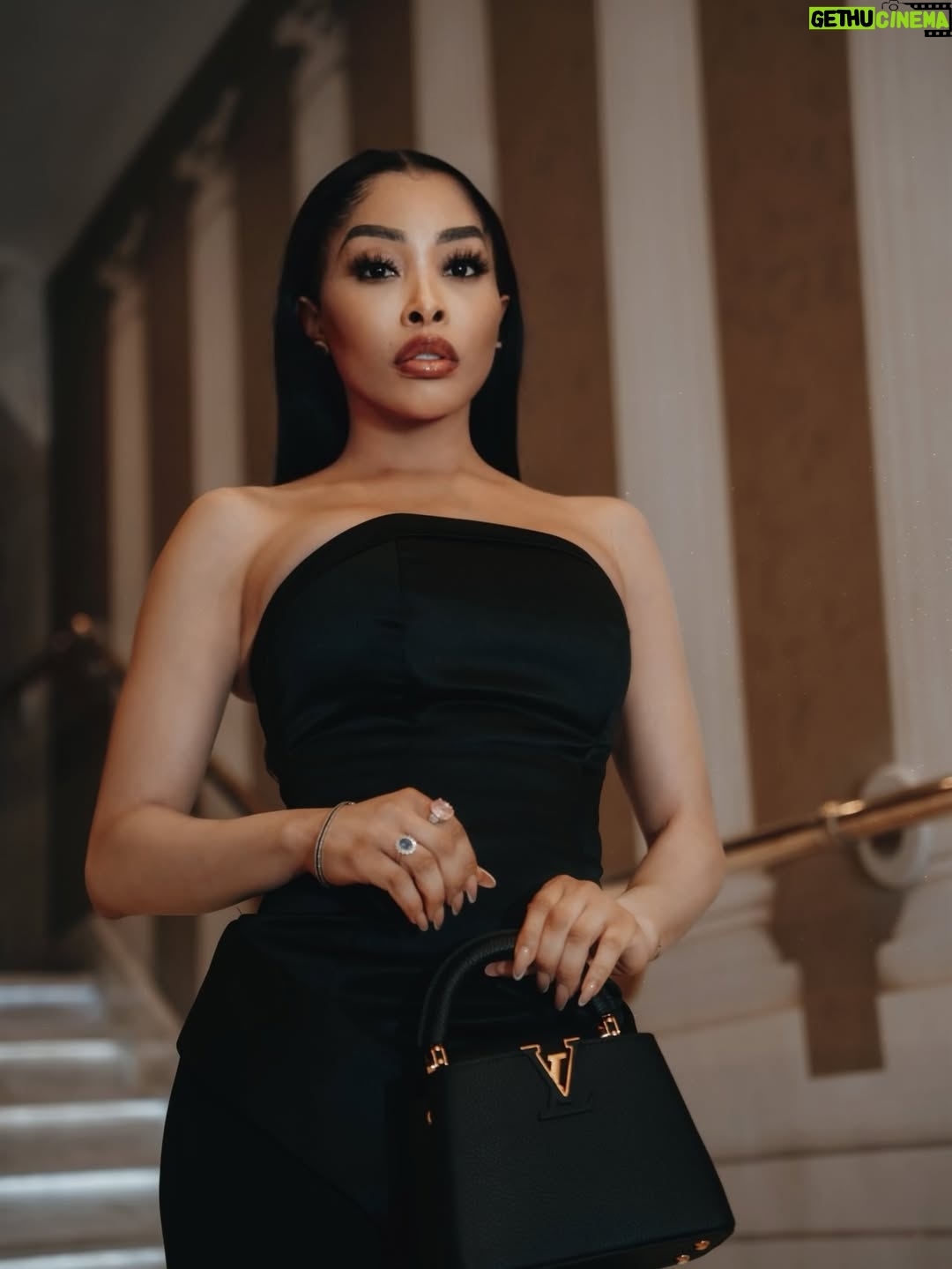 Khanyi Mbau - 17.8K Likes - My super powers are patience and observation. Greatness in abundance 🫴🏽🤍✨

📸: @blxcknativesmedia