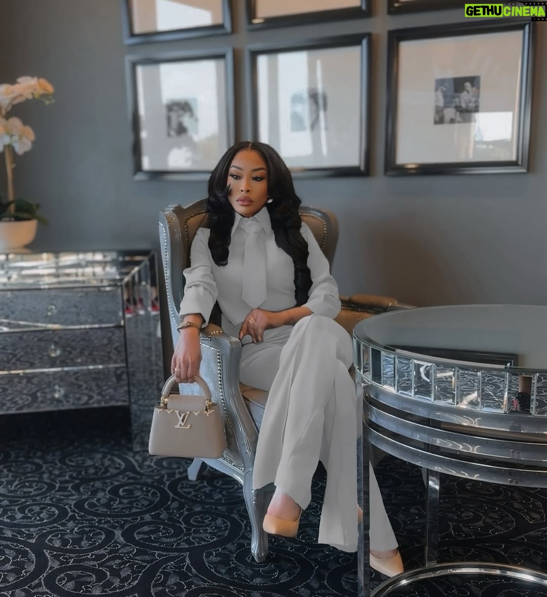 Khanyi Mbau - 16.9K Likes - Dream state… 🤍✨ Abundance 

Suit: @sherif_tailor