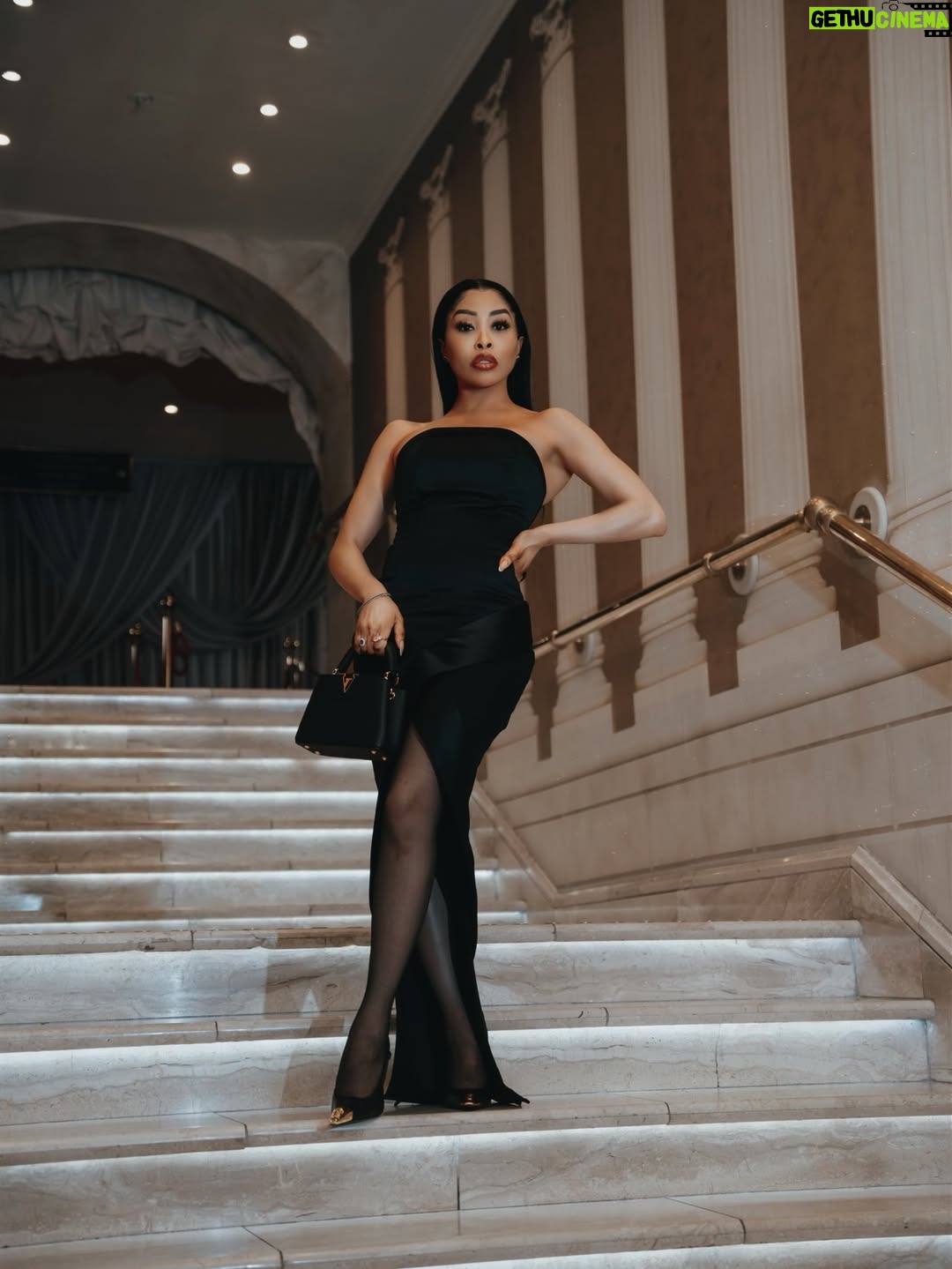 Khanyi Mbau - 17.8K Likes - My super powers are patience and observation. Greatness in abundance 🫴🏽🤍✨

📸: @blxcknativesmedia