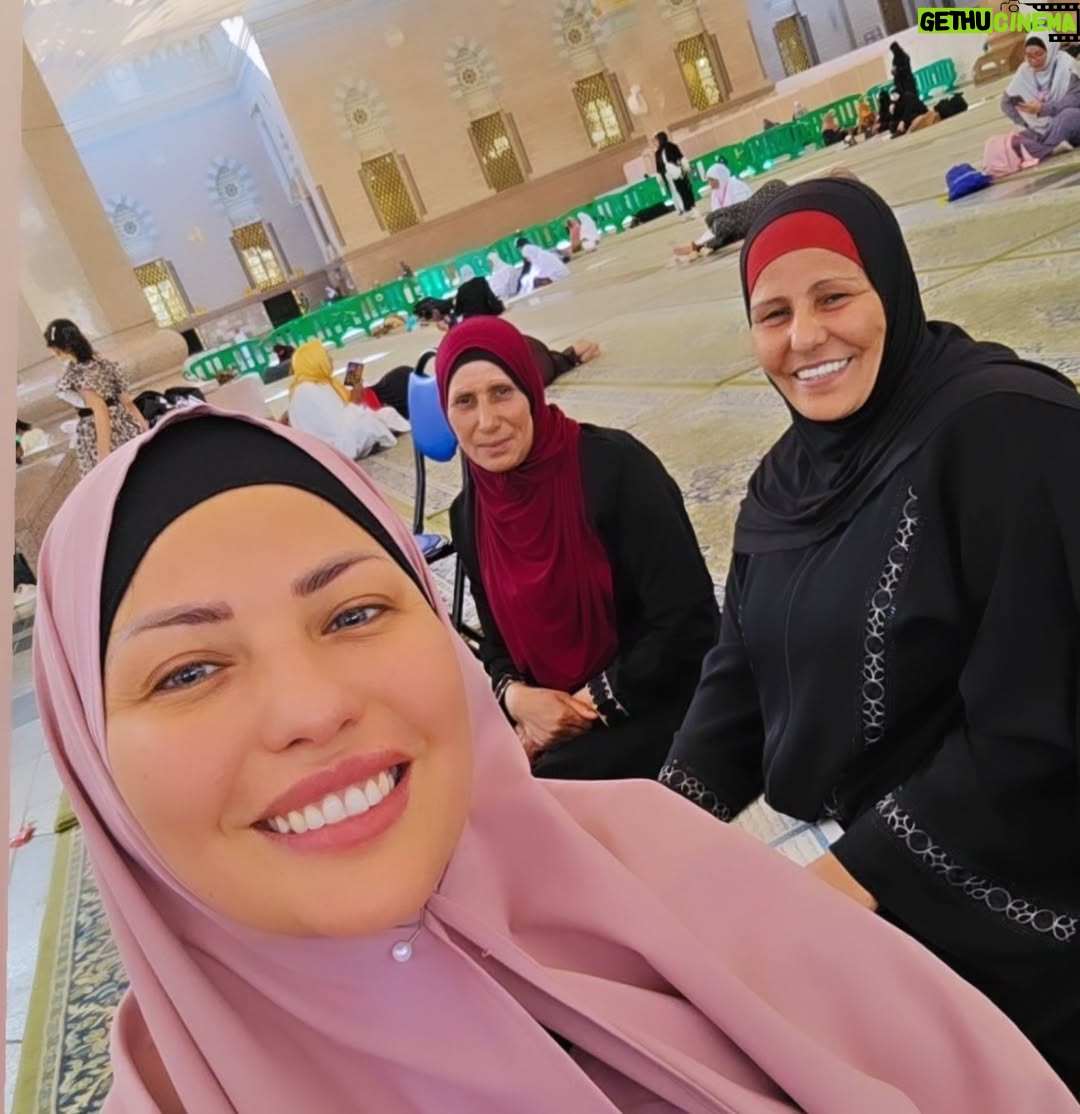 Khaoula Slimani - 77.2K Likes - المدينة المنورة ، قصة عشق لن ينتهي ، اللهم لا تجعلها آخر مرة و سهل لنا في عودات،  فالنفس لا تمل و العين لا تشبع  و القلب يحيى هنا #أحبك_يا_رسول_الله #المدينة_المنورة 
شكرا ل@alsafwa.tunisie  على تمكيني من عيش كل هذه الاحاسيس التي لن انساها ما حييت