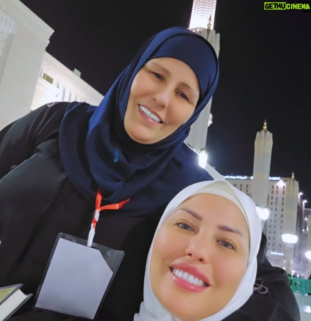 Khaoula Slimani - 77.2K Likes - المدينة المنورة ، قصة عشق لن ينتهي ، اللهم لا تجعلها آخر مرة و سهل لنا في عودات،  فالنفس لا تمل و العين لا تشبع  و القلب يحيى هنا #أحبك_يا_رسول_الله #المدينة_المنورة 
شكرا ل@alsafwa.tunisie  على تمكيني من عيش كل هذه الاحاسيس التي لن انساها ما حييت