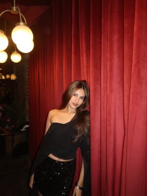 Khushi Hegde Instagram - fashionably late⦠even to Christmasšø
wearing alllll @nefsfinds š¤