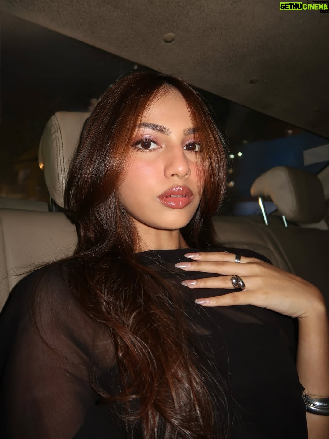 Khushi Hegde - 75.6K Likes - fashionably late… even to Christmas🍸

wearing alllll @nefsfinds 🖤