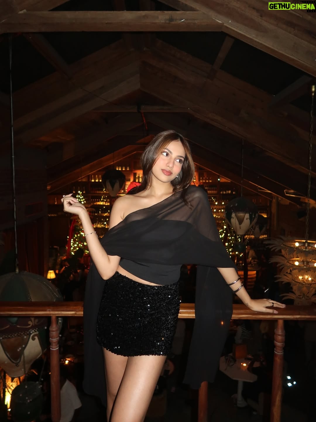 Khushi Hegde - 75.6K Likes - fashionably late… even to Christmas🍸

wearing alllll @nefsfinds 🖤
