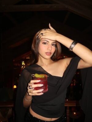 Khushi Hegde Instagram - fashionably late⦠even to Christmasšø
wearing alllll @nefsfinds š¤