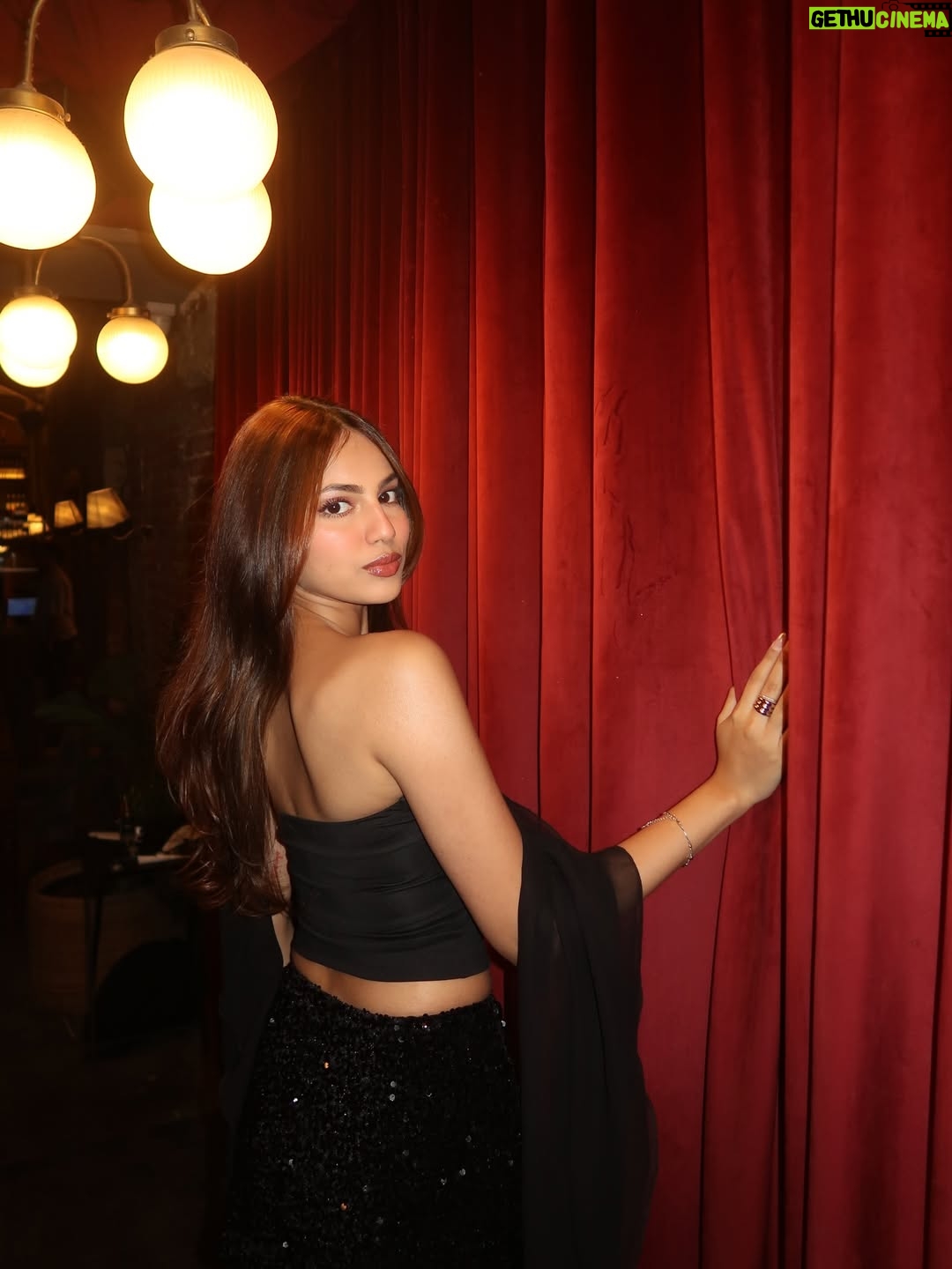 Khushi Hegde - 75.6K Likes - fashionably late… even to Christmas🍸

wearing alllll @nefsfinds 🖤