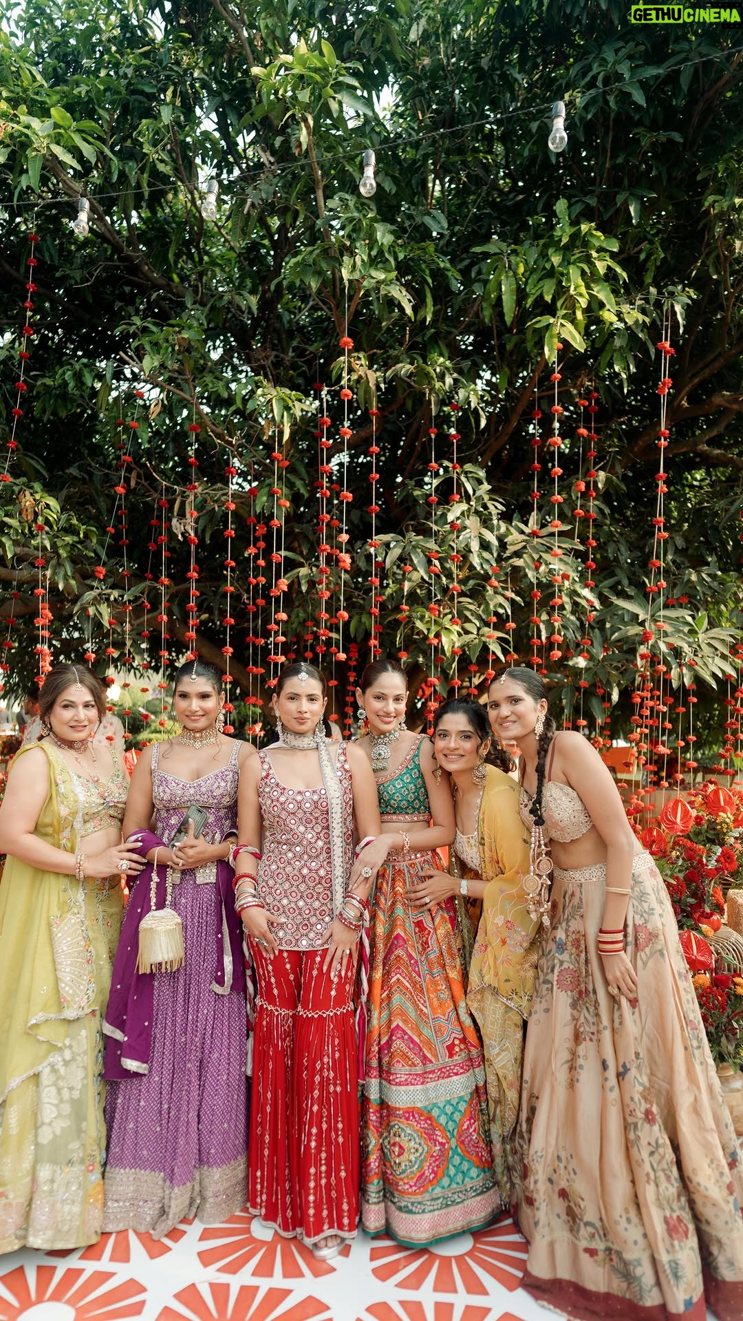 Khushi Hegde - 123.8K Likes - THE BRIDE’S SIDE ✨🤌🏻

with all the women I love so so much🤍
@pakkhihegde @khushihegde @esha_shetty @shlokashetty16 @vaishnavi.shetty 

Wedding BTS @beautifullytoldstories