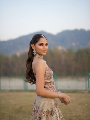 Khushi Hegde Instagram - no words I have would suffice for this dayšŖ¬
Outfit: @aisharaoofficial
Jewelry: @amarisjewelsofficial
Makeup & Hair: @shradhaluthra