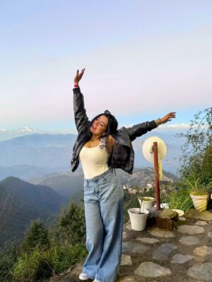 Kiara Fulra Instagram - Pahado ke uss paar wali Dunia 🏔️🍁