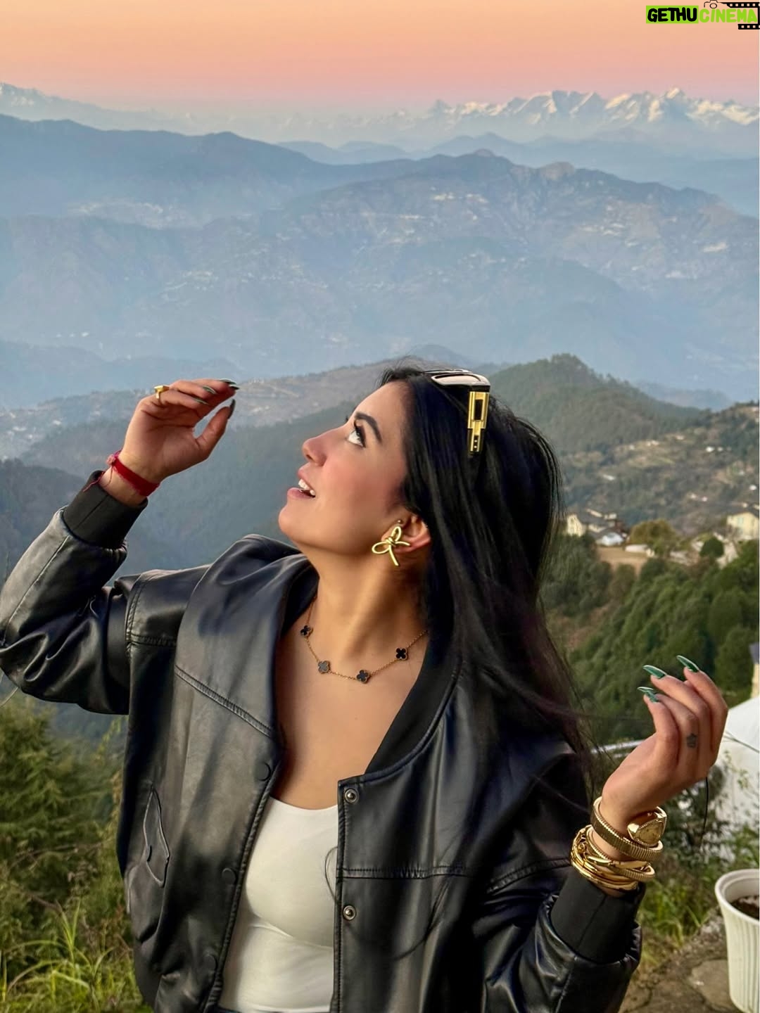Kiara Fulra - 12.6K Likes - Pahado ke uss paar wali Dunia 🏔️🍁