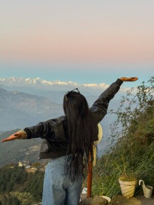 Kiara Fulra Instagram - Pahado ke uss paar wali Dunia 🏔️🍁