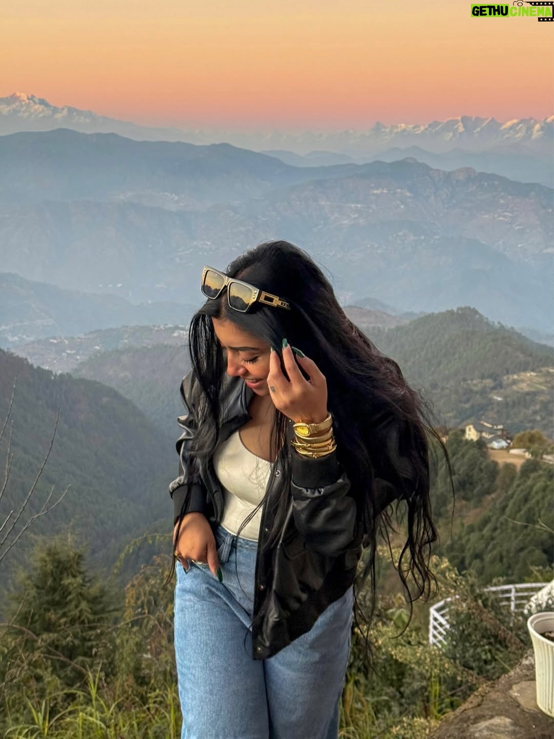Kiara Fulra - 12.6K Likes - Pahado ke uss paar wali Dunia 🏔️🍁