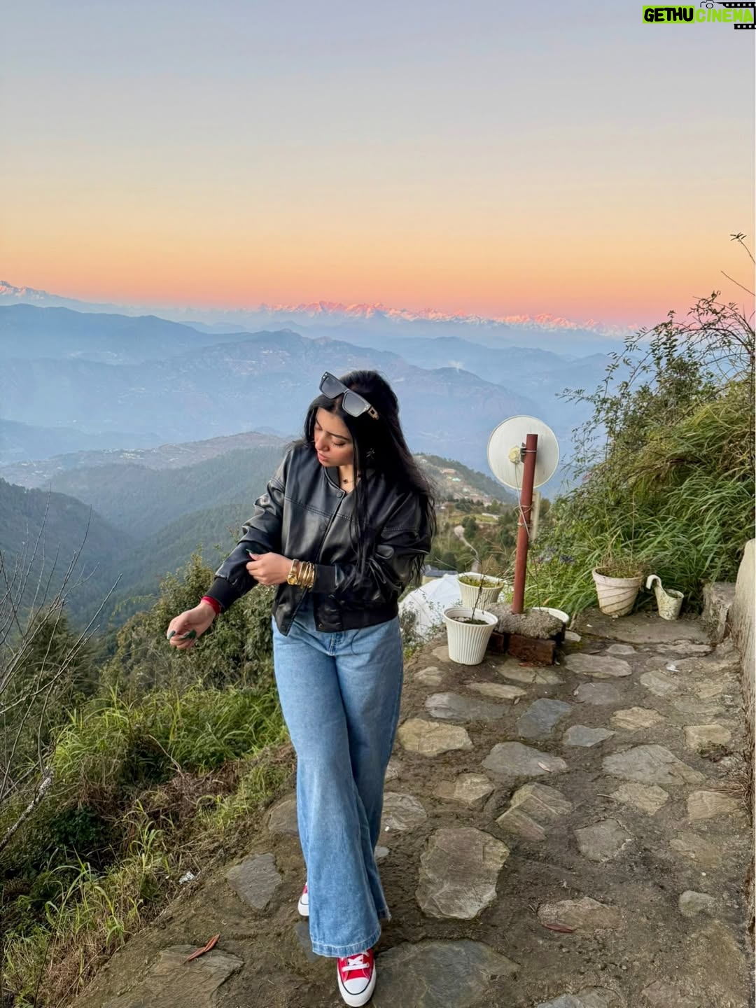 Kiara Fulra - 12.6K Likes - Pahado ke uss paar wali Dunia 🏔️🍁