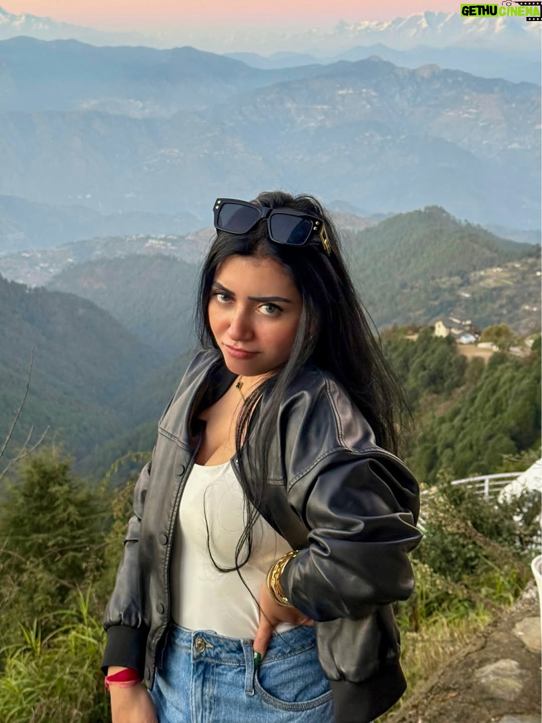 Kiara Fulra - 12.6K Likes - Pahado ke uss paar wali Dunia 🏔️🍁