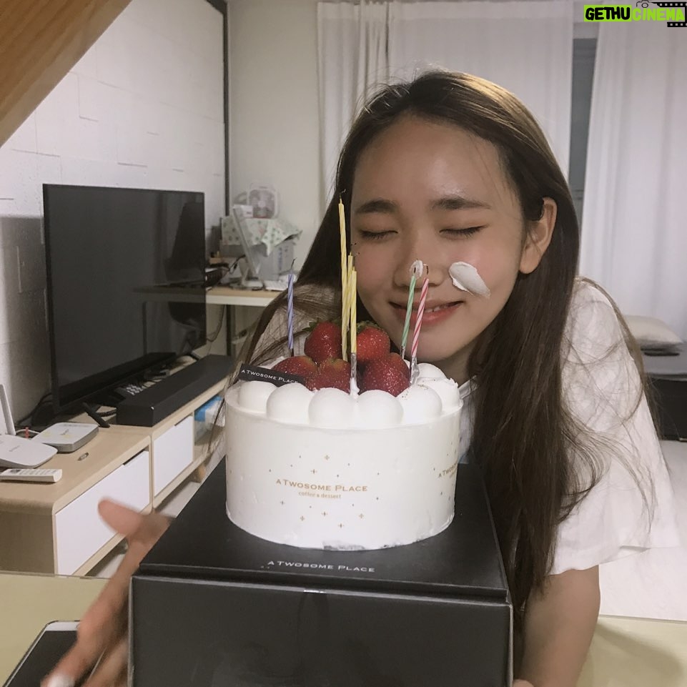Kim Ji-young - 22.7K Likes - 2019 🎉MY BIRTHDAY🎉