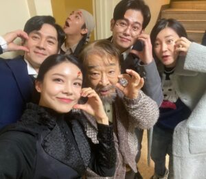 Kim Na-young Instagram - .
선생님과 눈을 마주하고 연기할 수 있었던 시간이 제겐 큰 행복이었습니다
연기에 대한 선생님의 진심과 열정을 가까이에서 느끼며 많은 것을 배우고, 또 깊이 반성할 수 있었습니다
그 모든 가르침을 마음속에 오래도록 간직하겠습니다

진심으로 사랑하고, 존경합니다