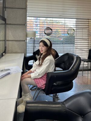 Kim Yu-ha Instagram - 매달 케베스 출근 중인데
사진 남기는 걸 매번 잊어버리는...ㅠㅠㅋㅋㅋㅋ
방송하러 가는 느낌보다 공부하러 가는 어동티🐰
#어린이동물티비