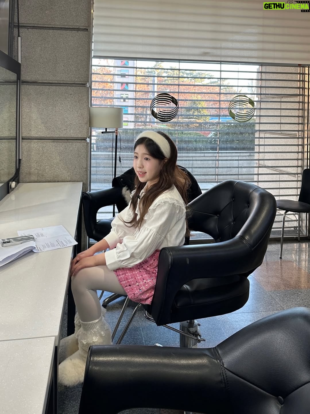Kim Yu-ha - 2.2K Likes - 매달 케베스 출근 중인데
사진 남기는 걸 매번 잊어버리는...ㅠㅠㅋㅋㅋㅋ
방송하러 가는 느낌보다 공부하러 가는 어동티🐰
#어린이동물티비