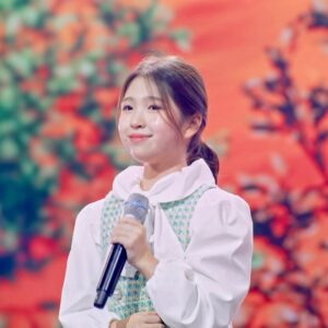 Kim Yu-ha Instagram - 저 오늘은 노래 무대만 있어요🎤
그치만 곧,,제가 좋아하는 노래로 다시 올게용,,,😉💗💗