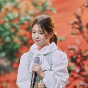 Kim Yu-ha Instagram - 저 오늘은 노래 무대만 있어요🎤
그치만 곧,,제가 좋아하는 노래로 다시 올게용,,,😉💗💗