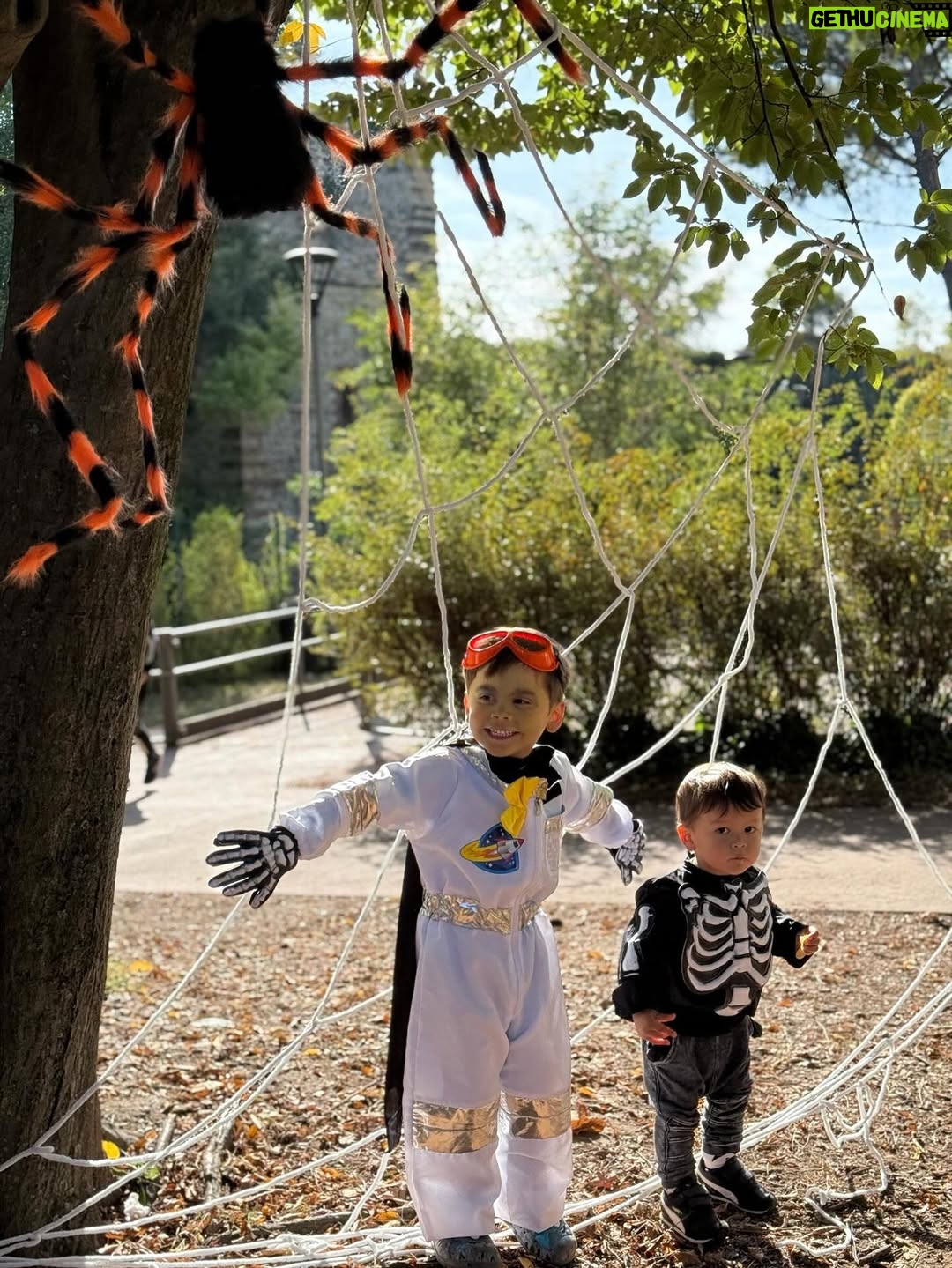 Kimberly Daugherty - 3.9K Likes - Happy Halloween from the Daughertys 🎃
